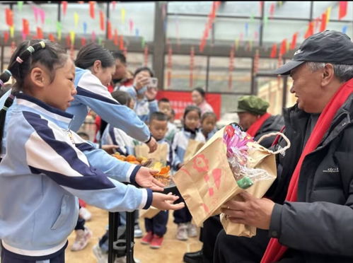 情暖理縣，愛滿重陽——阿壩州理縣志愿者走進福利院與老人共慶佳節